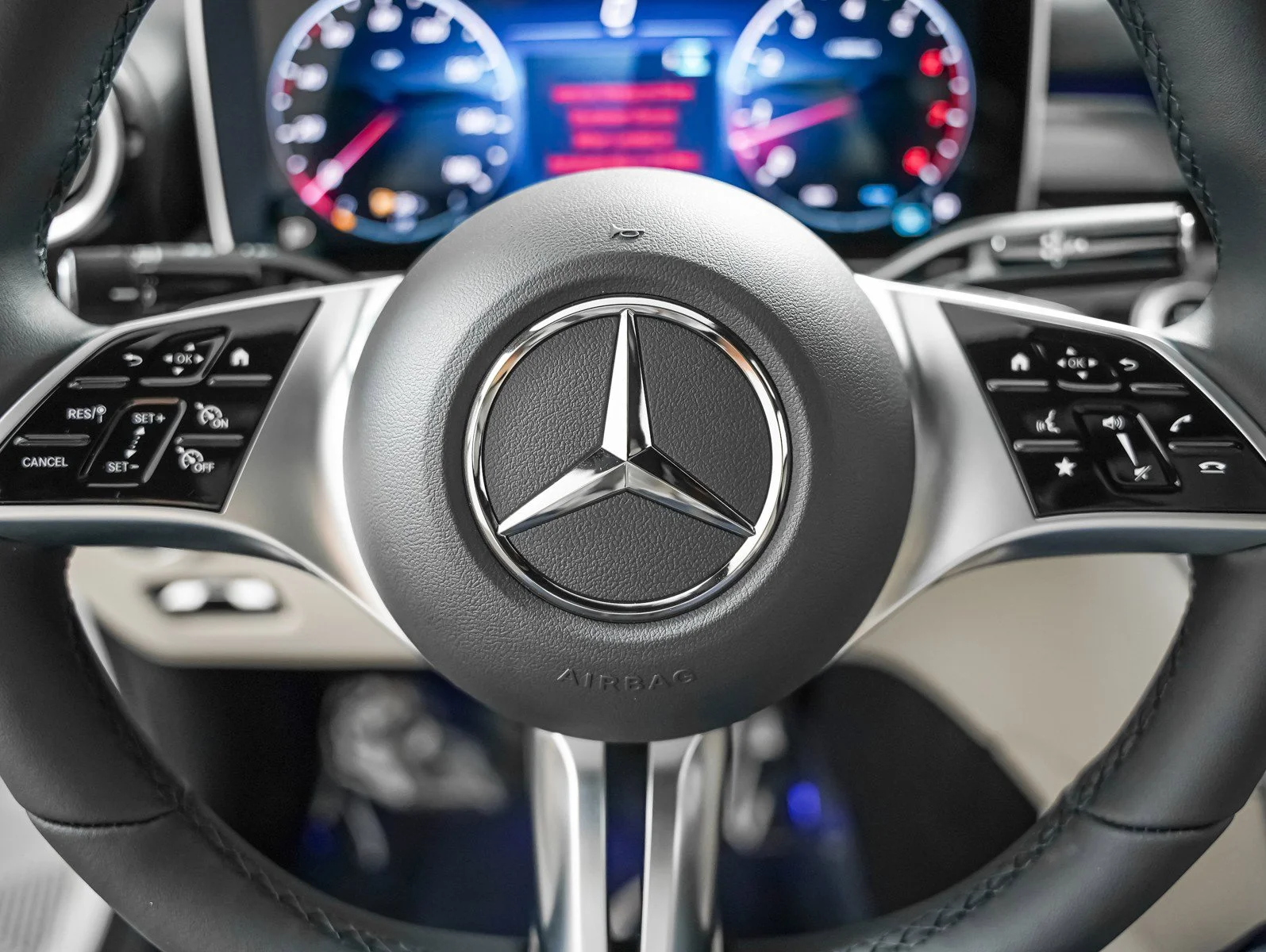 New 2026 Polar White Mercedes-Benz C 300 4MATIC® image 15
