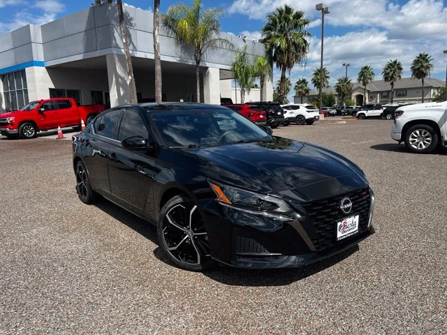 Used 2024  Nissan 2.5 SR image 2