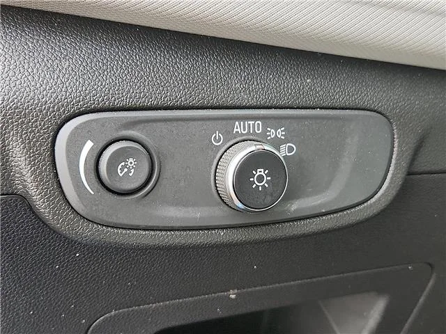 Used 2025 Blue Chevrolet LT Front-Wheel Drive image 14