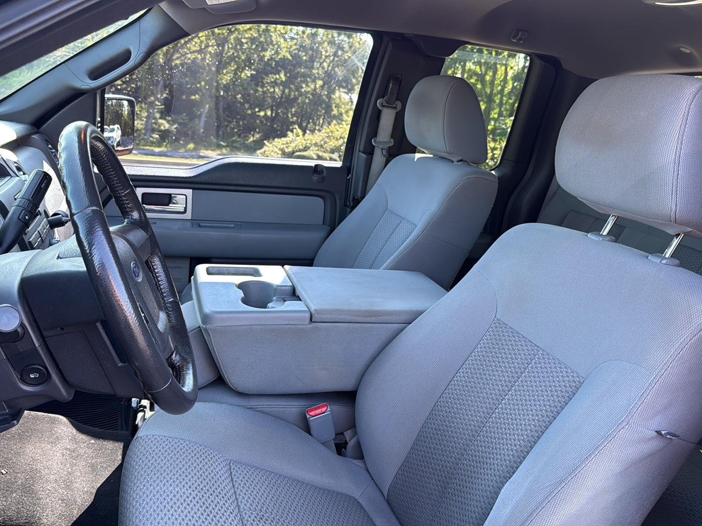 Used 2011 Dark Blue Pearl Metallic Ford Lariat image 9