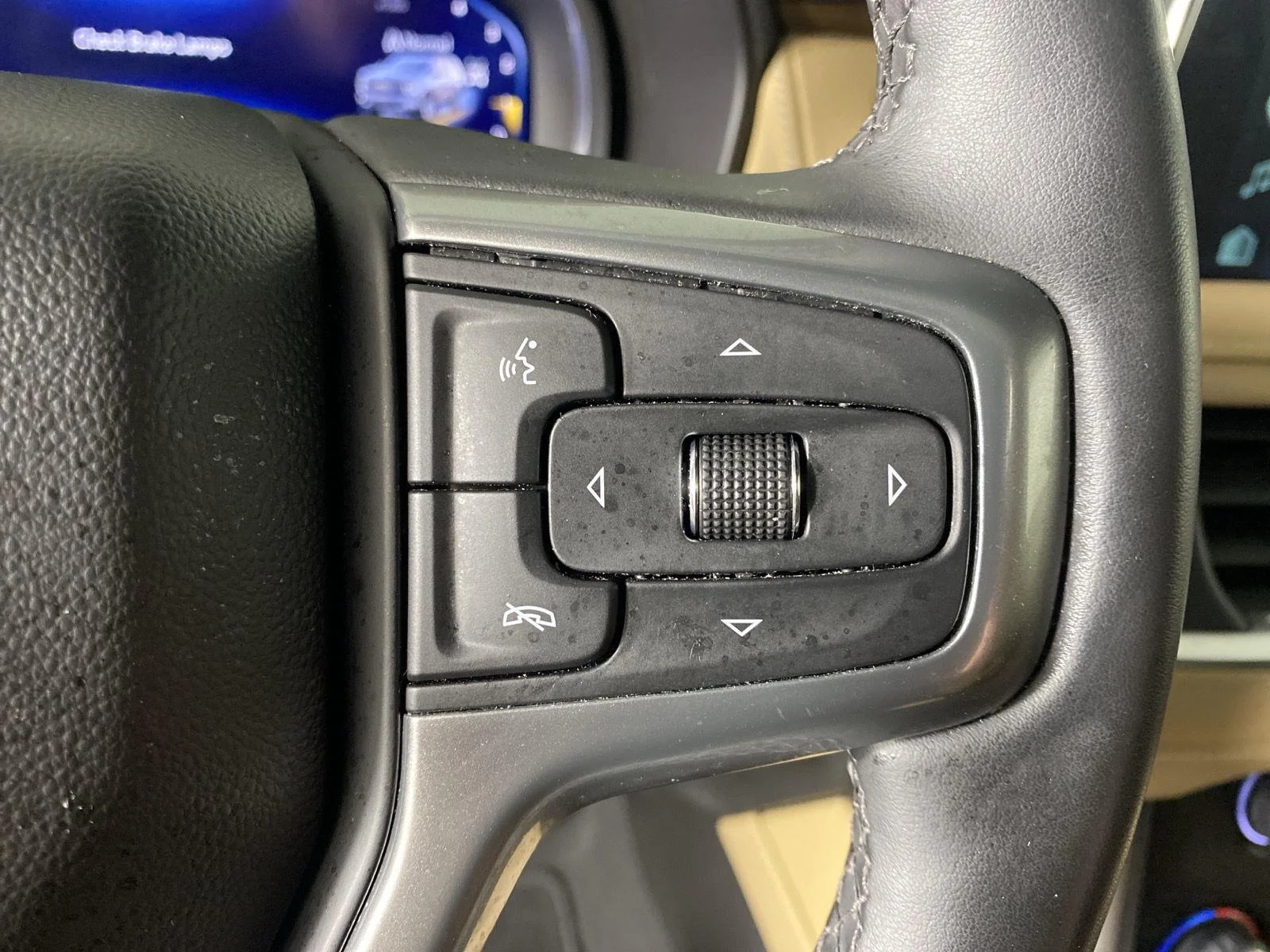 Used 2023 Iridescent Pearl Tricoat Chevrolet Premier image 16