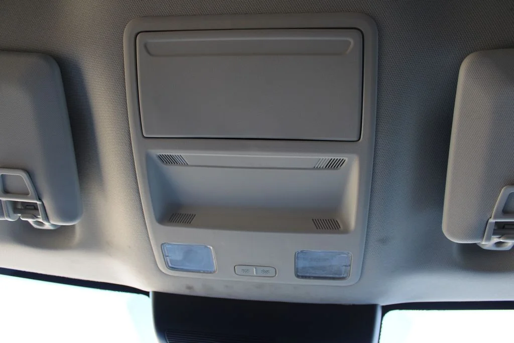 Used 2024  Ford Lariat image 33
