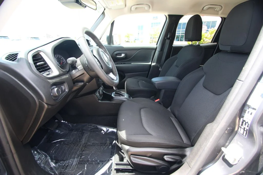 Used 2023 Gray Jeep Latitude image 6