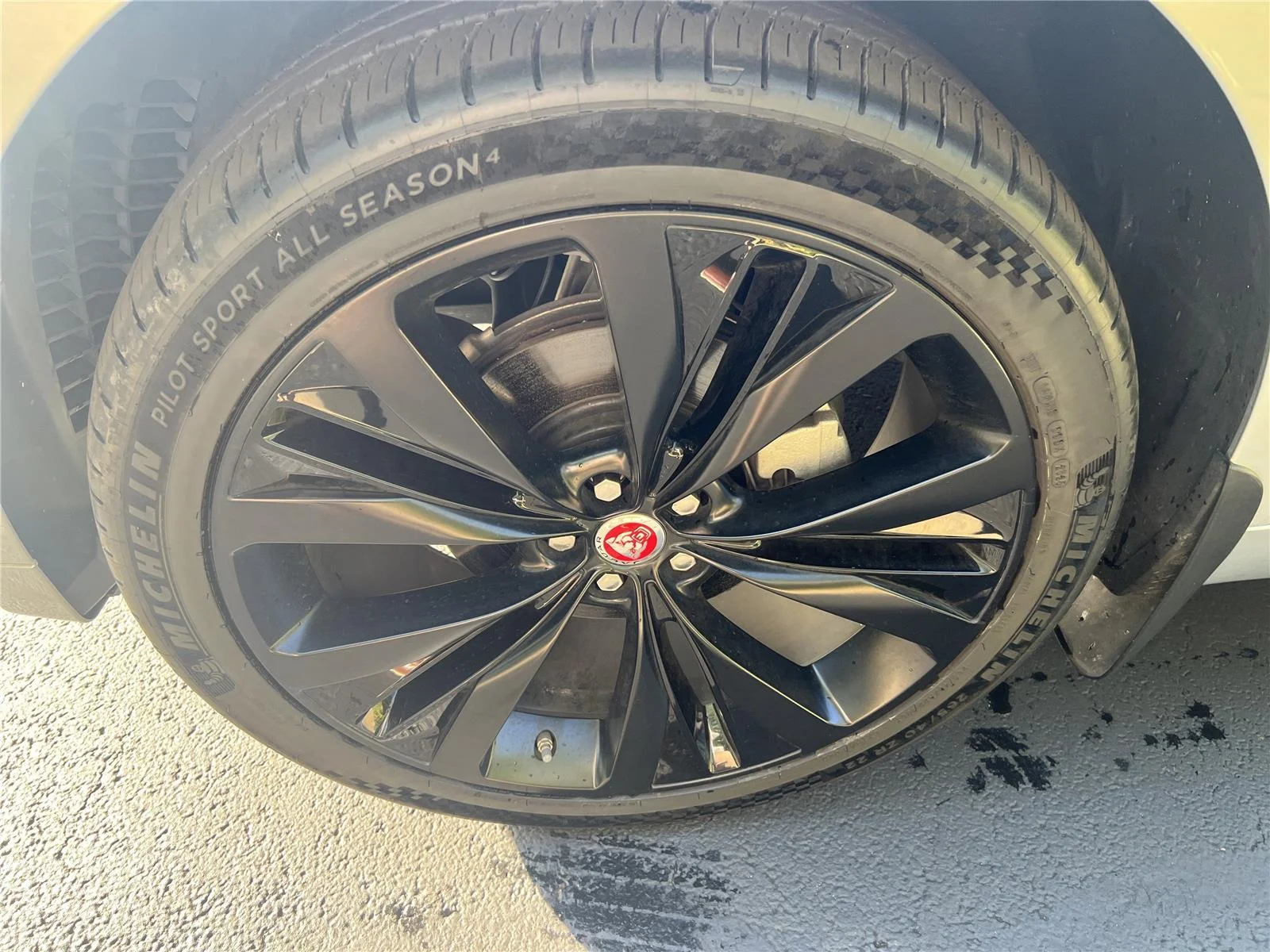 Used 2018  Jaguar 20d R-Sport image 9