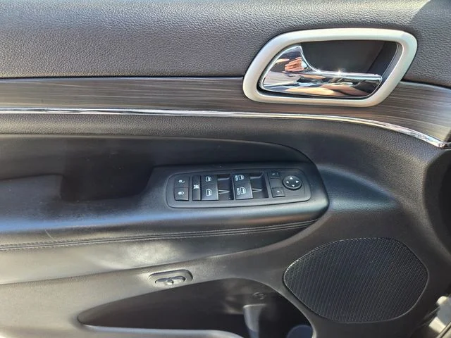 Used 2019 Black Jeep Limited image 23