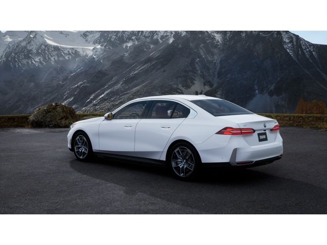 New 2027 Alpine White BMW eDrive40 image 2