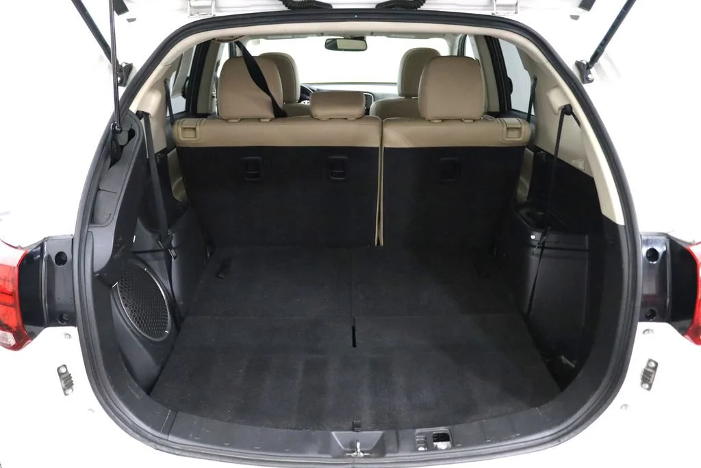 Used 2016 White Mitsubishi GT image 29
