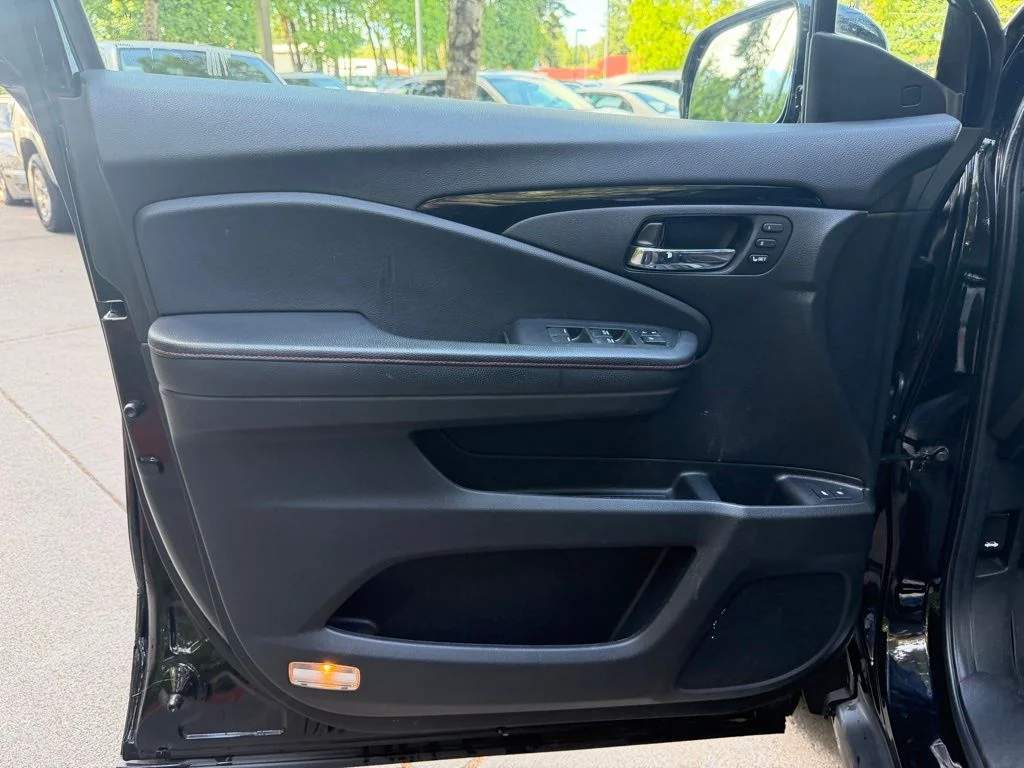 Used 2021 Crystal Black Pearl Honda Black Edition image 11