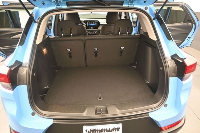 Used 2024 Fountain Blue Chevrolet LT image 12