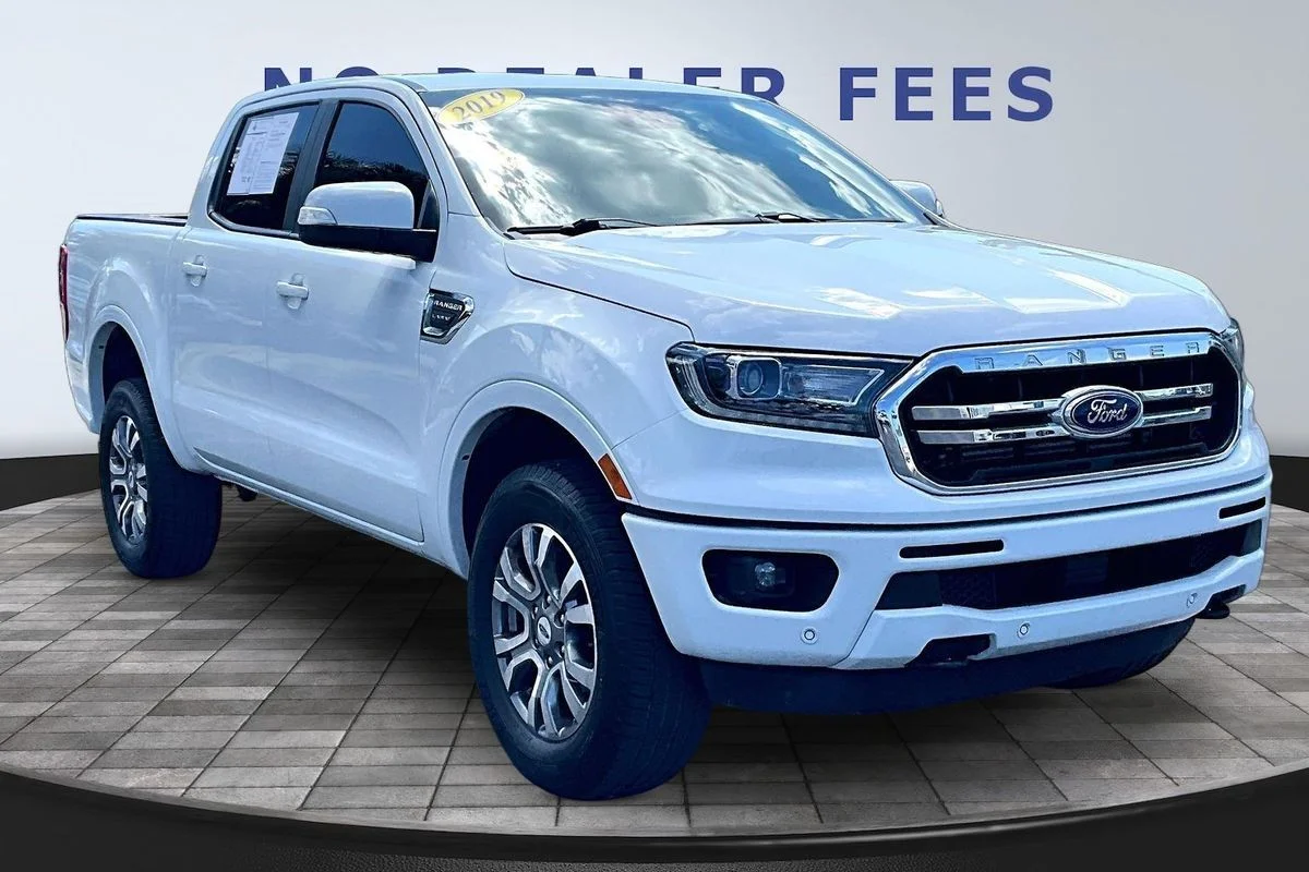 Used 2019  Ford LARIAT image 3