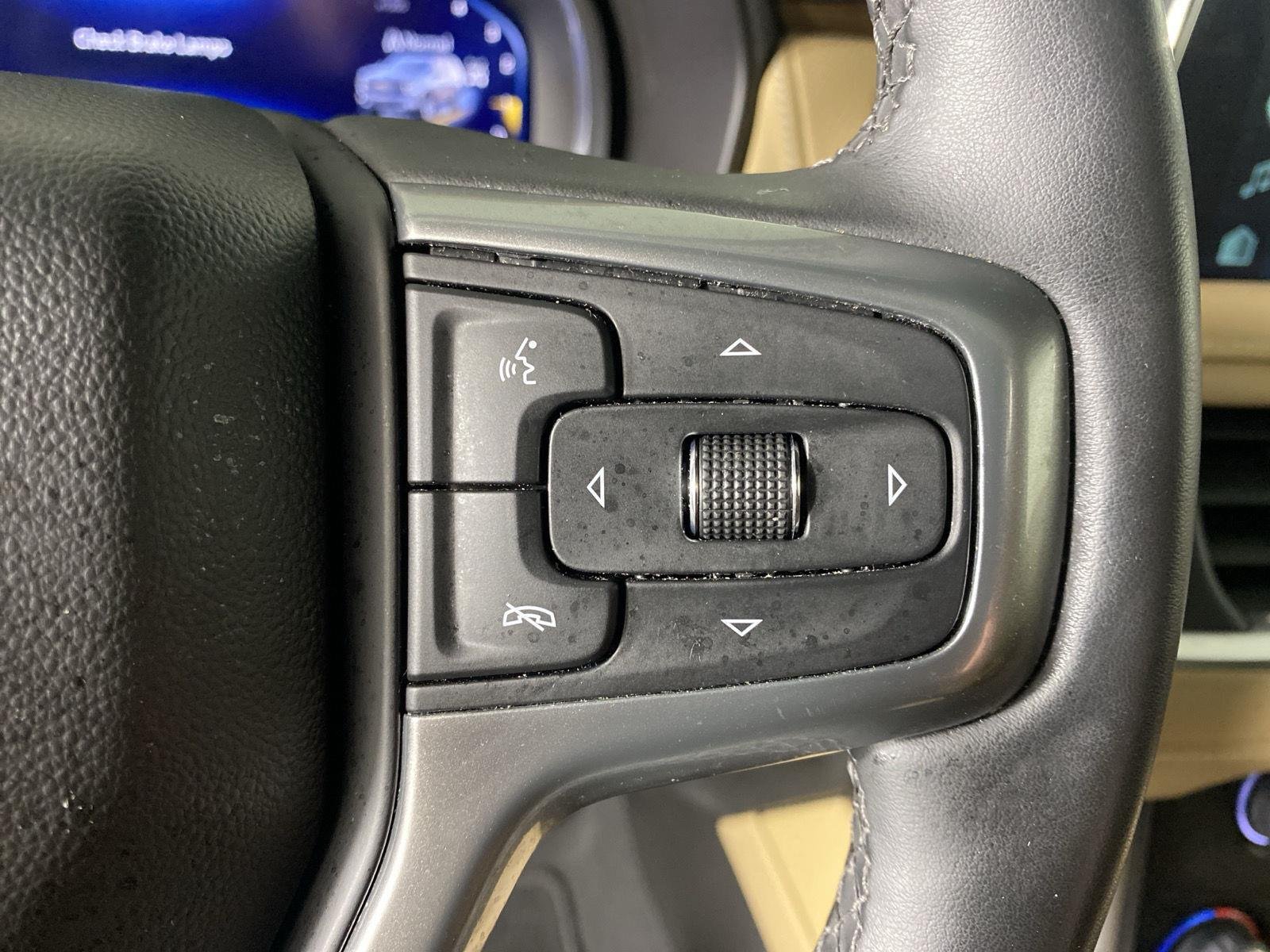 Used 2023 Iridescent Pearl Tricoat Chevrolet Premier image 16