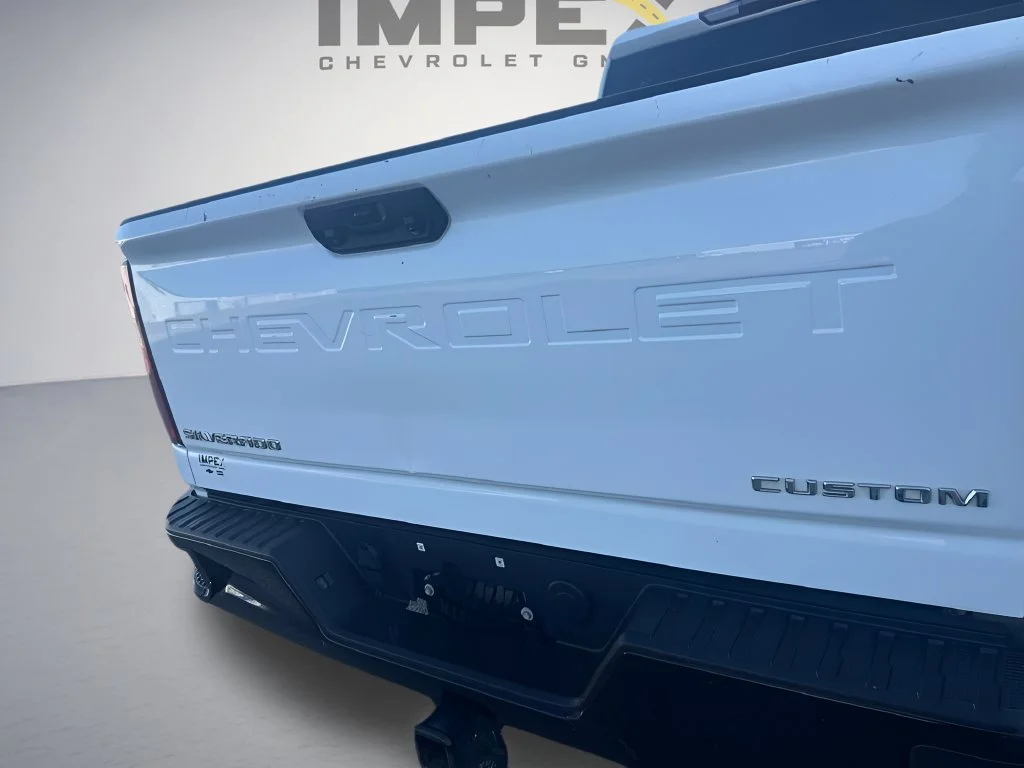 Used 2021 SUMMIT WHITE Chevrolet Custom image 31