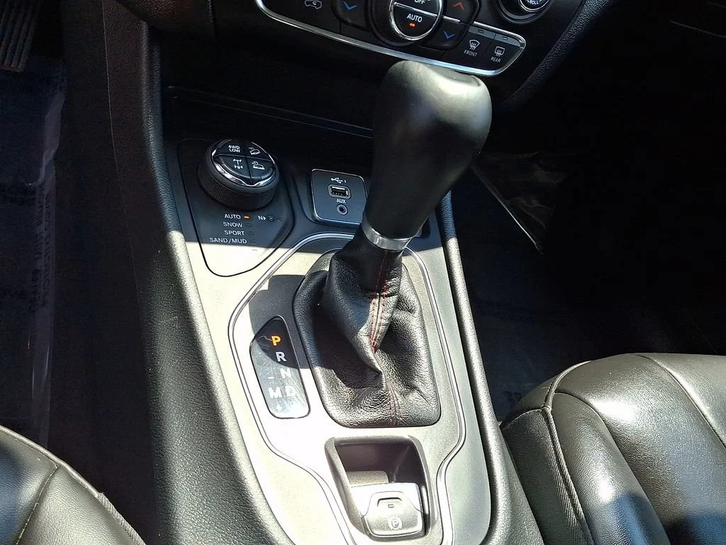 Used 2020 Bright White Clearcoat Jeep Trailhawk image 23
