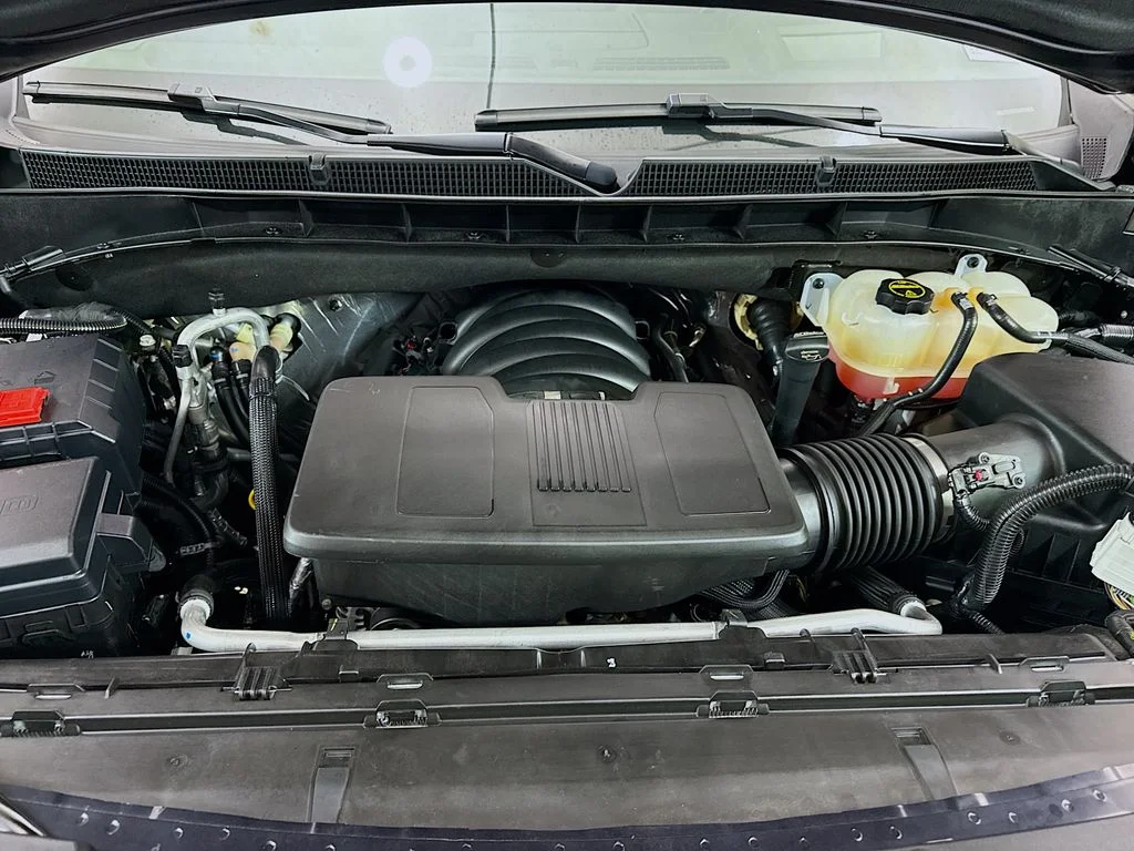 Used 2025 Silver GMC AT4 image 34