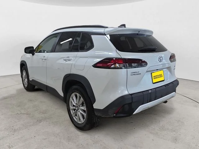 Used 2026 Pearl Toyota LE image 7