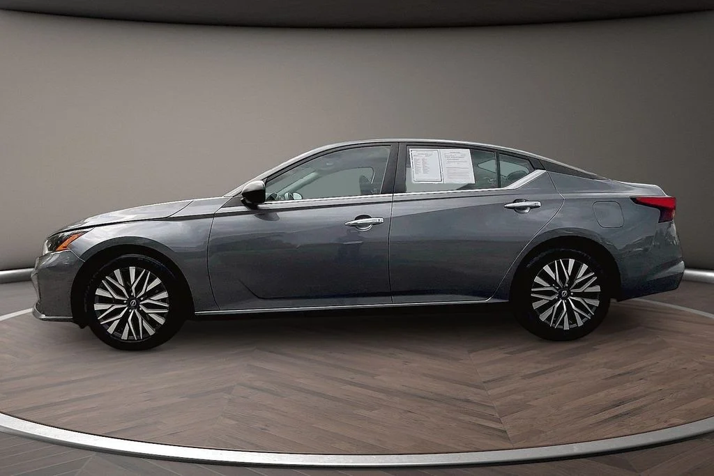 Used 2024 Gray Nissan 2.5 SV image 7