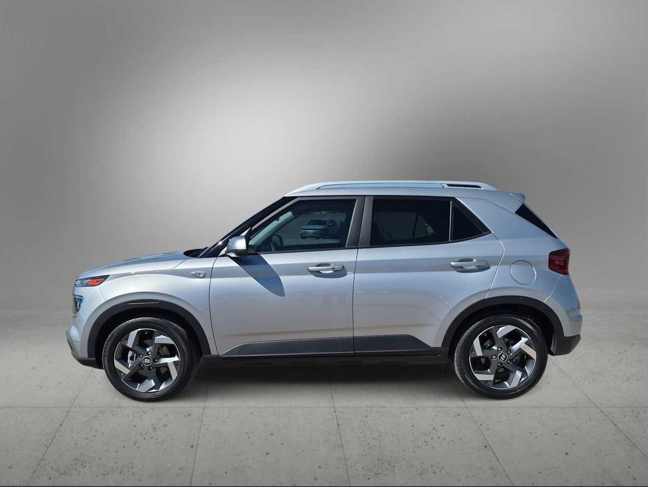 New 2026 Shimmering Silver Hyundai SEL image 5