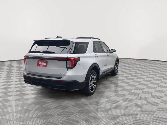 Used 2026 Space White Metallic Ford ST-Line image 43