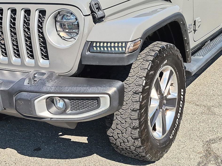 Used 2023 Gray Jeep Overland 4x4 image 9