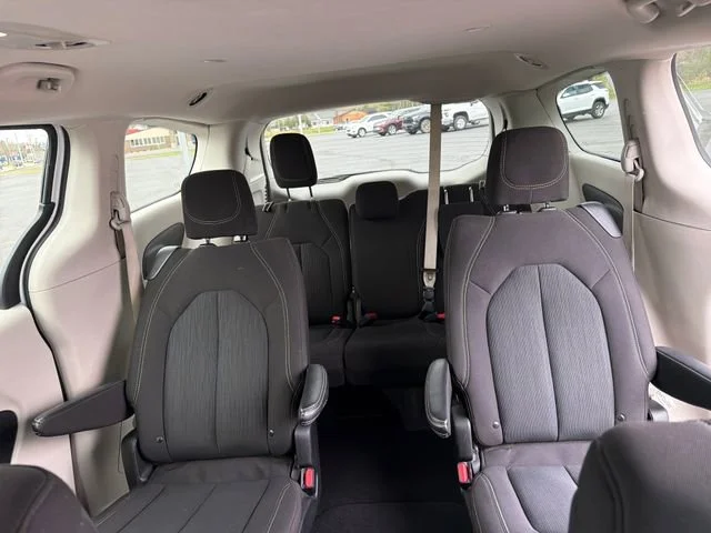 Used 2023 White Chrysler LX image 34