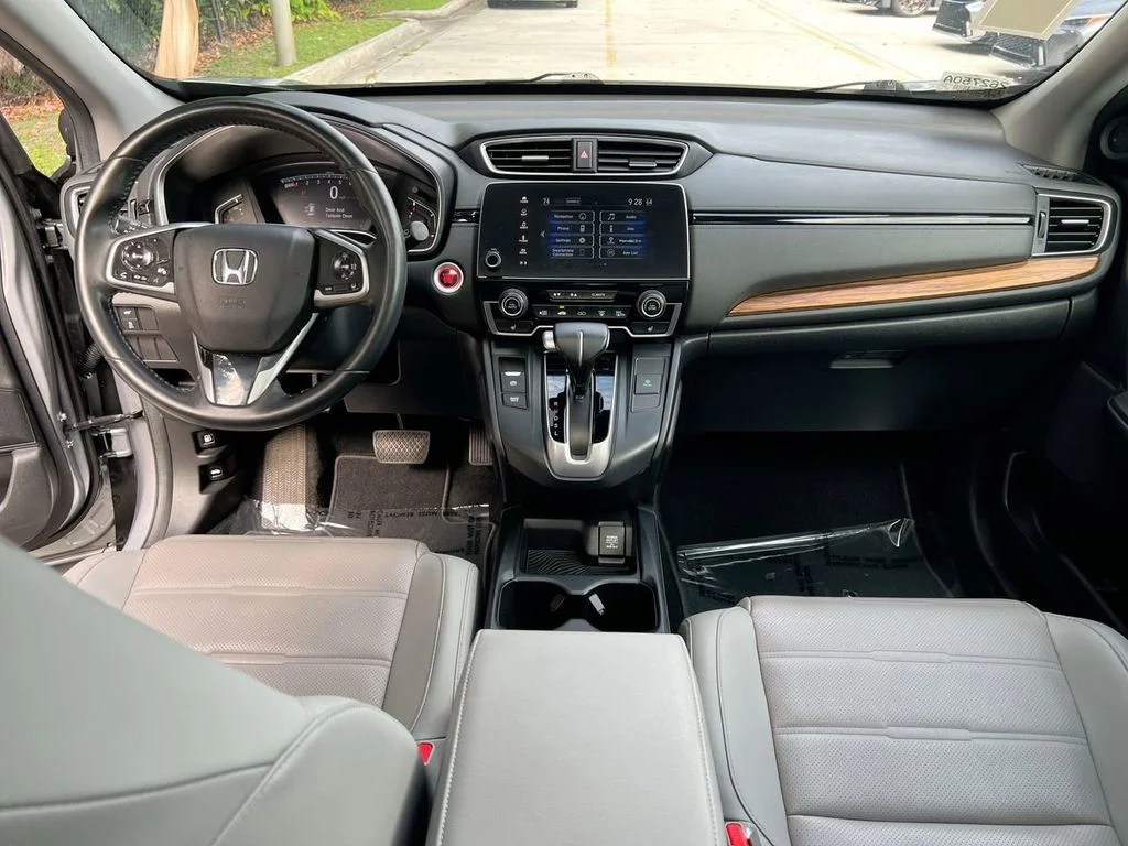 Used 2019 Lunar Silver Metallic Honda Touring image 22