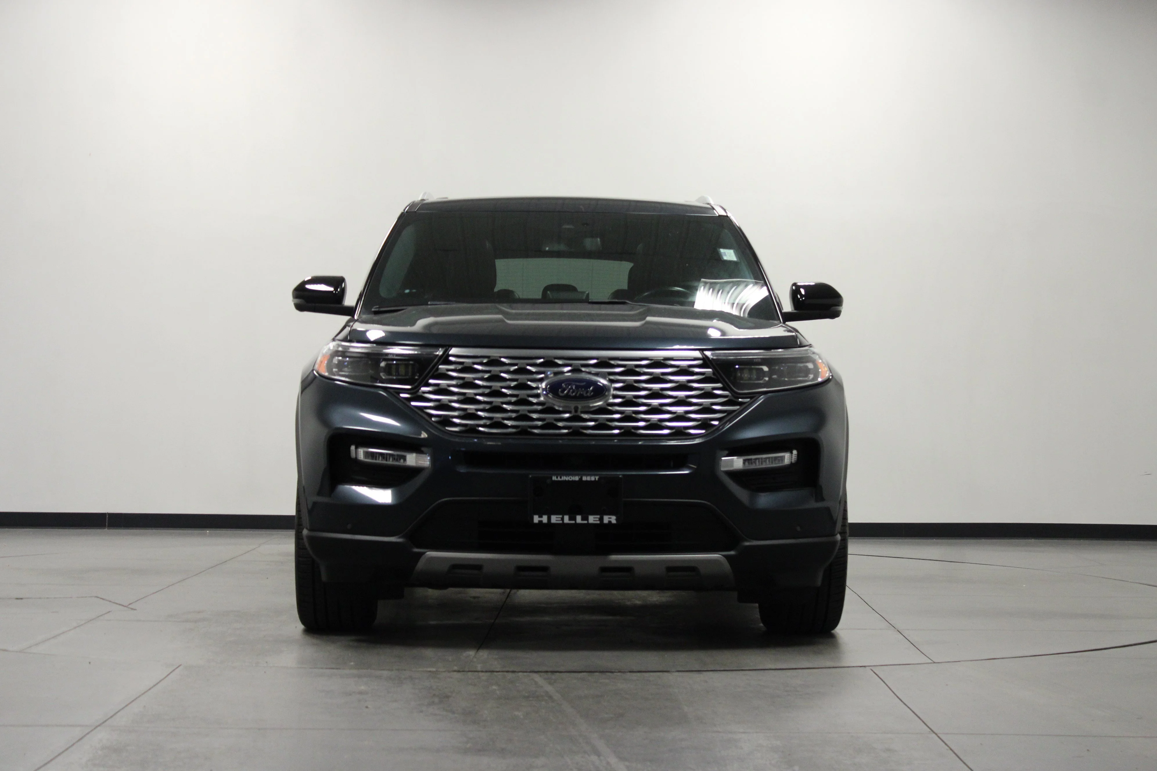 Used 2022 Blue Metallic Ford Platinum image 9