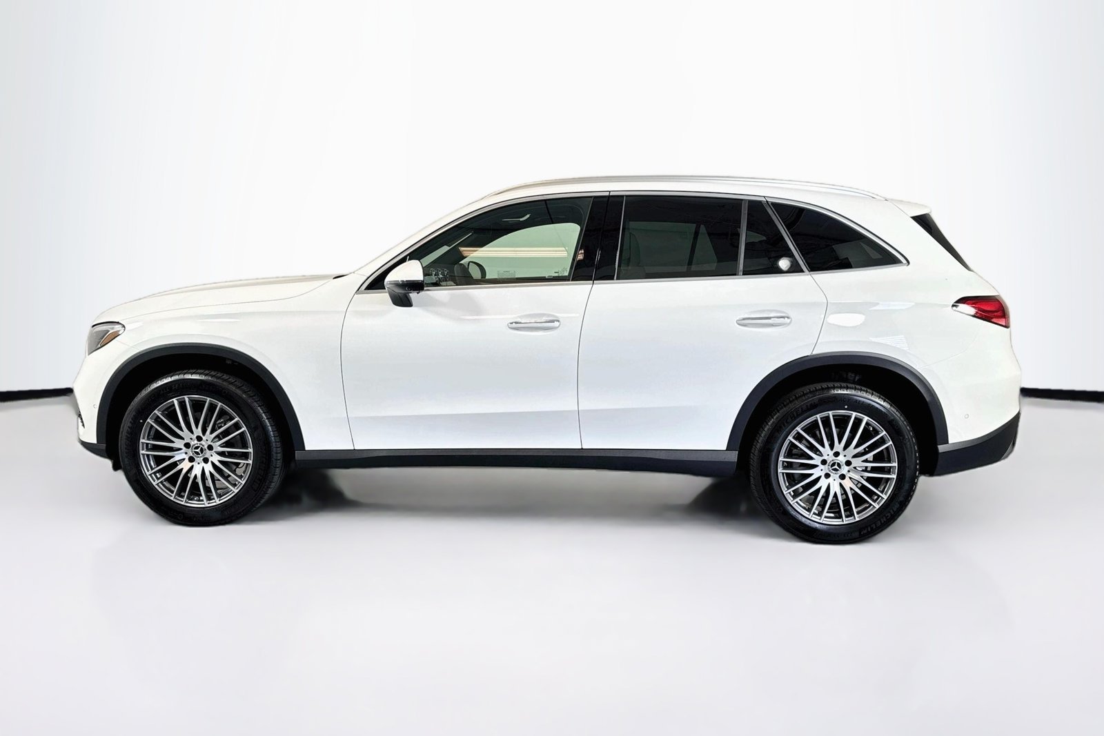 New 2026 Polar White Mercedes-Benz GLC 300 image 8