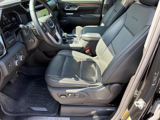 Used 2025 Onyx Black GMC Denali image 12