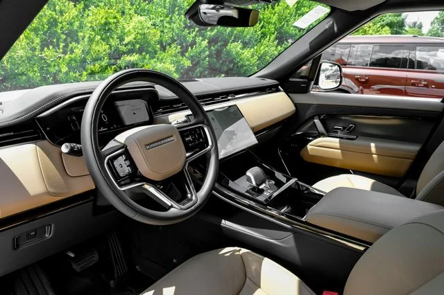 New 2026 Fuji White Land Rover SE image 2