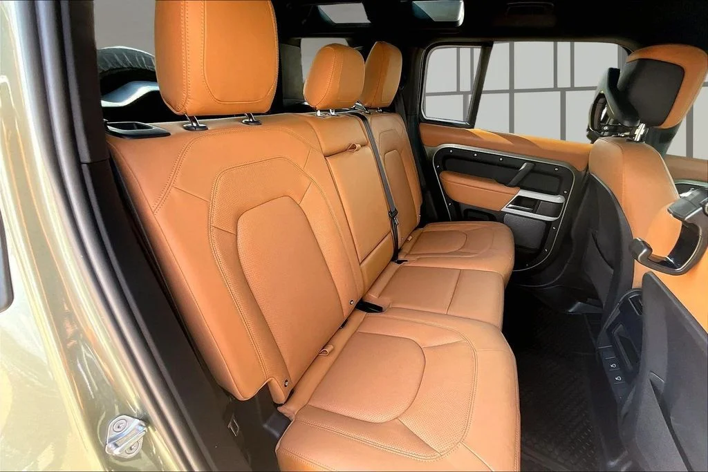 Used 2024 Green Land Rover S image 27