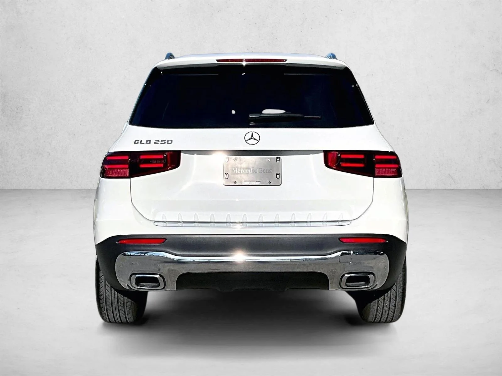Used 2026 Polar White Mercedes-Benz GLB 250 image 4