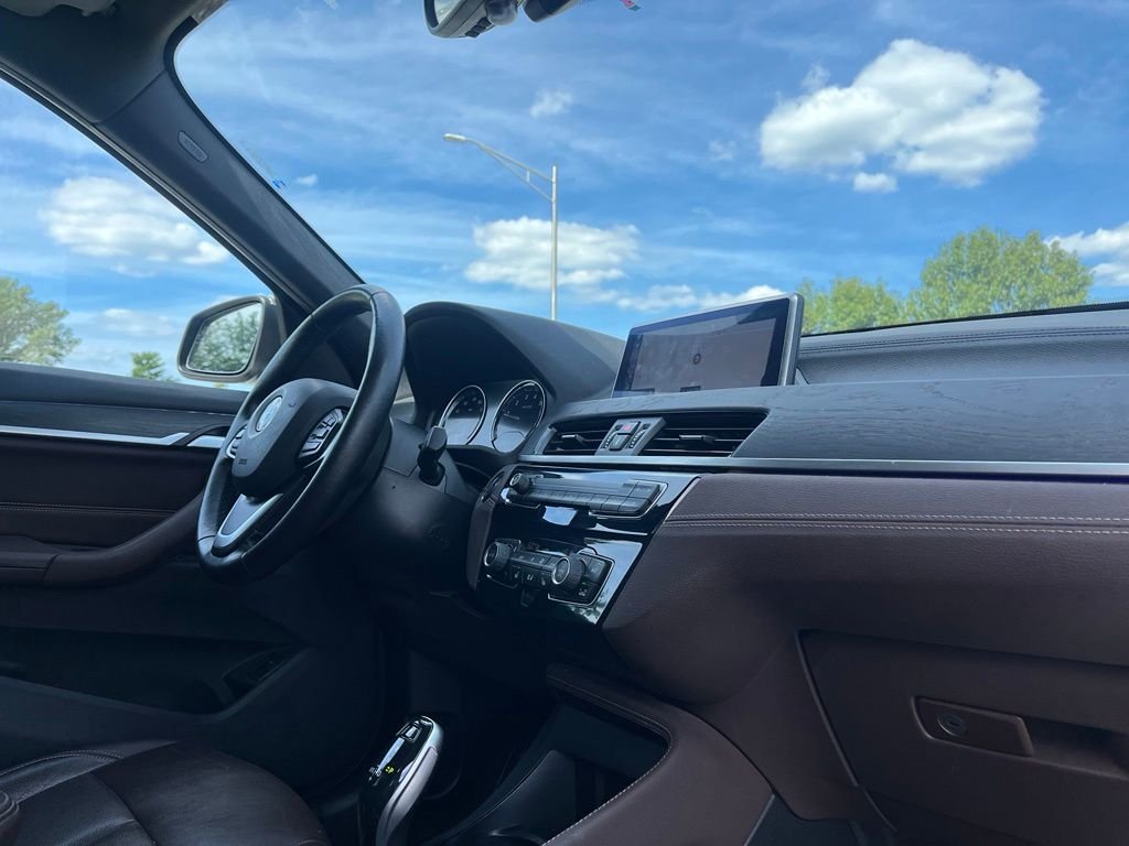 Used 2020 Beige BMW xDrive28i image 29