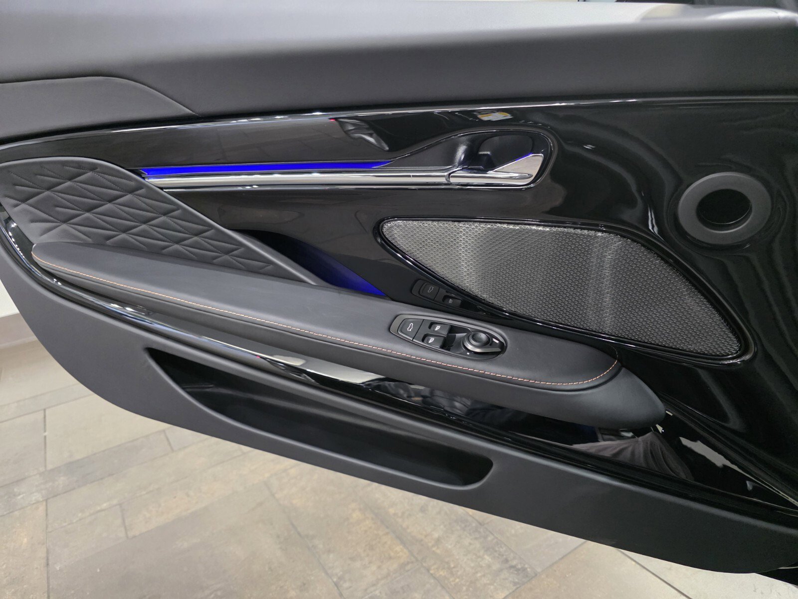 2026 Aston Martin DB12 Base - Photo 16