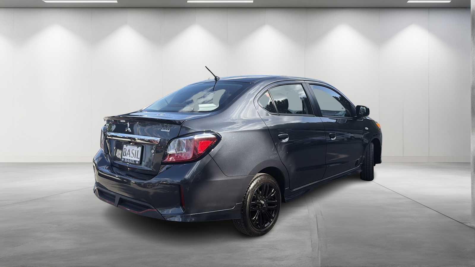 Used 2024 Graphite Gray Metallic w/Black Roof Mitsubishi Black Edition image 7
