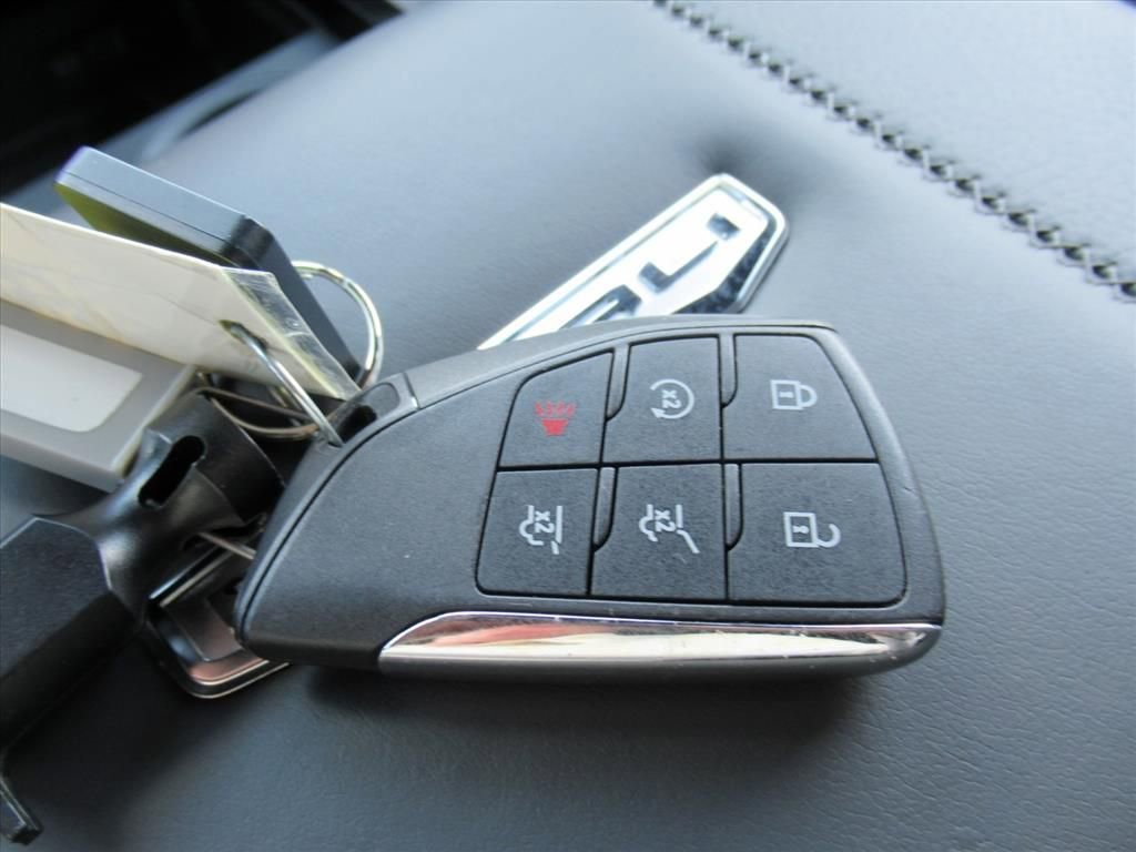 Used 2025 Summit White GMC Denali image 27