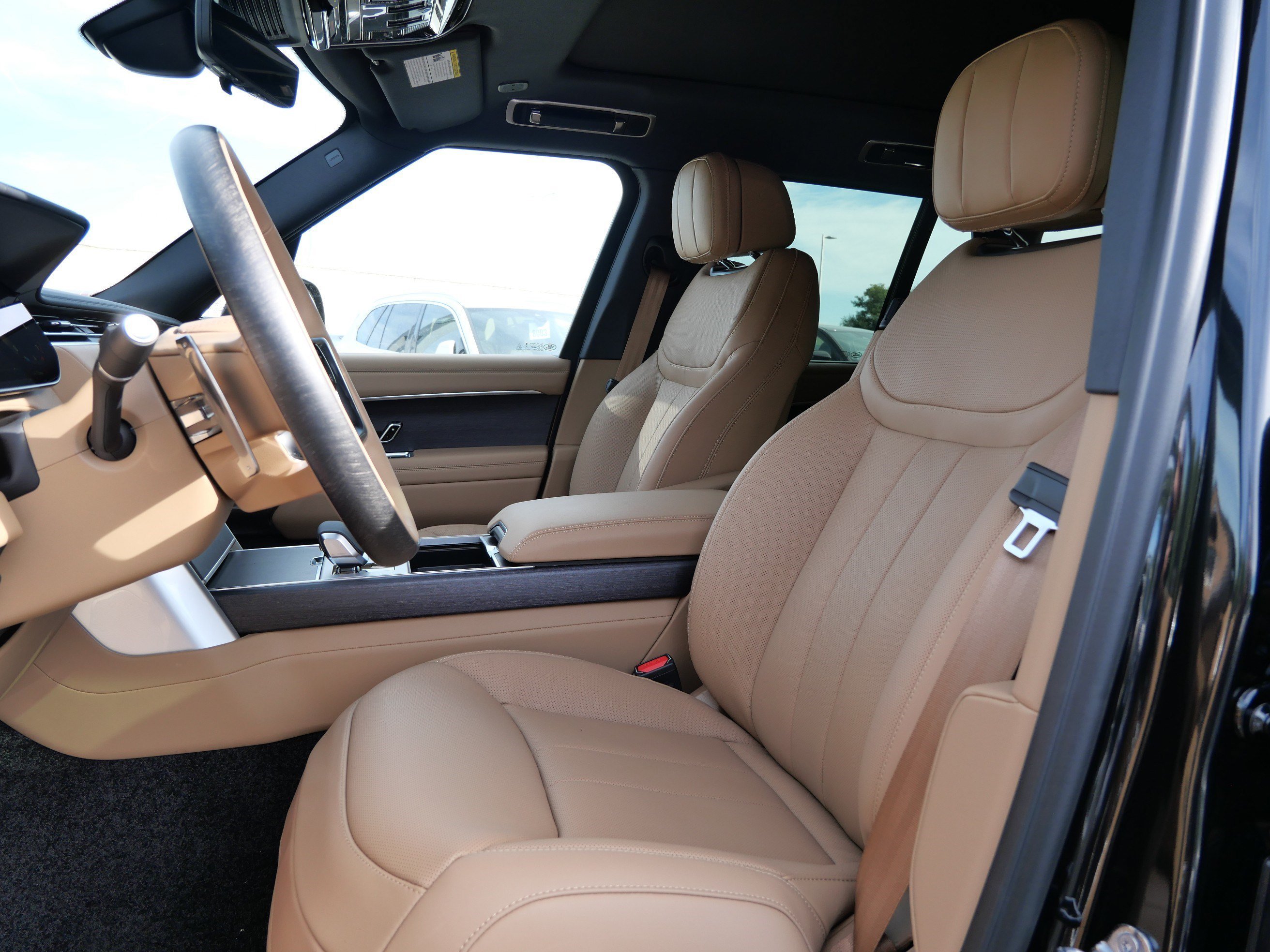 New 2027 Santorini Black LAND ROVER SE image 3