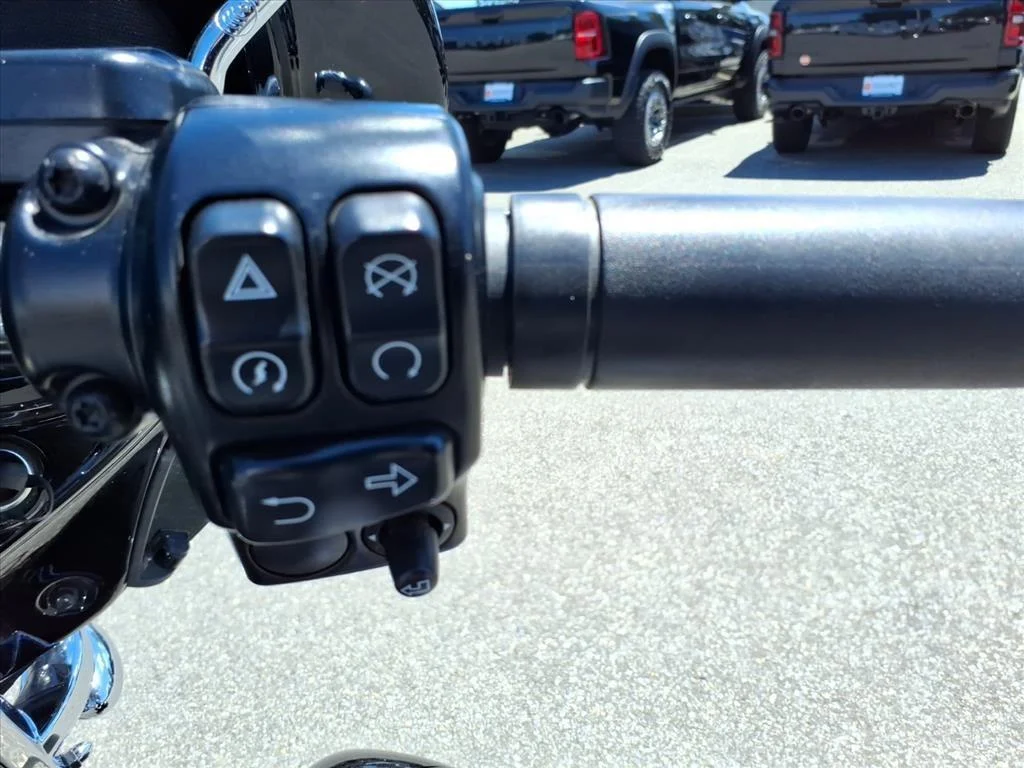 Used 2019 BLACK HARLEY Cruiser image 11