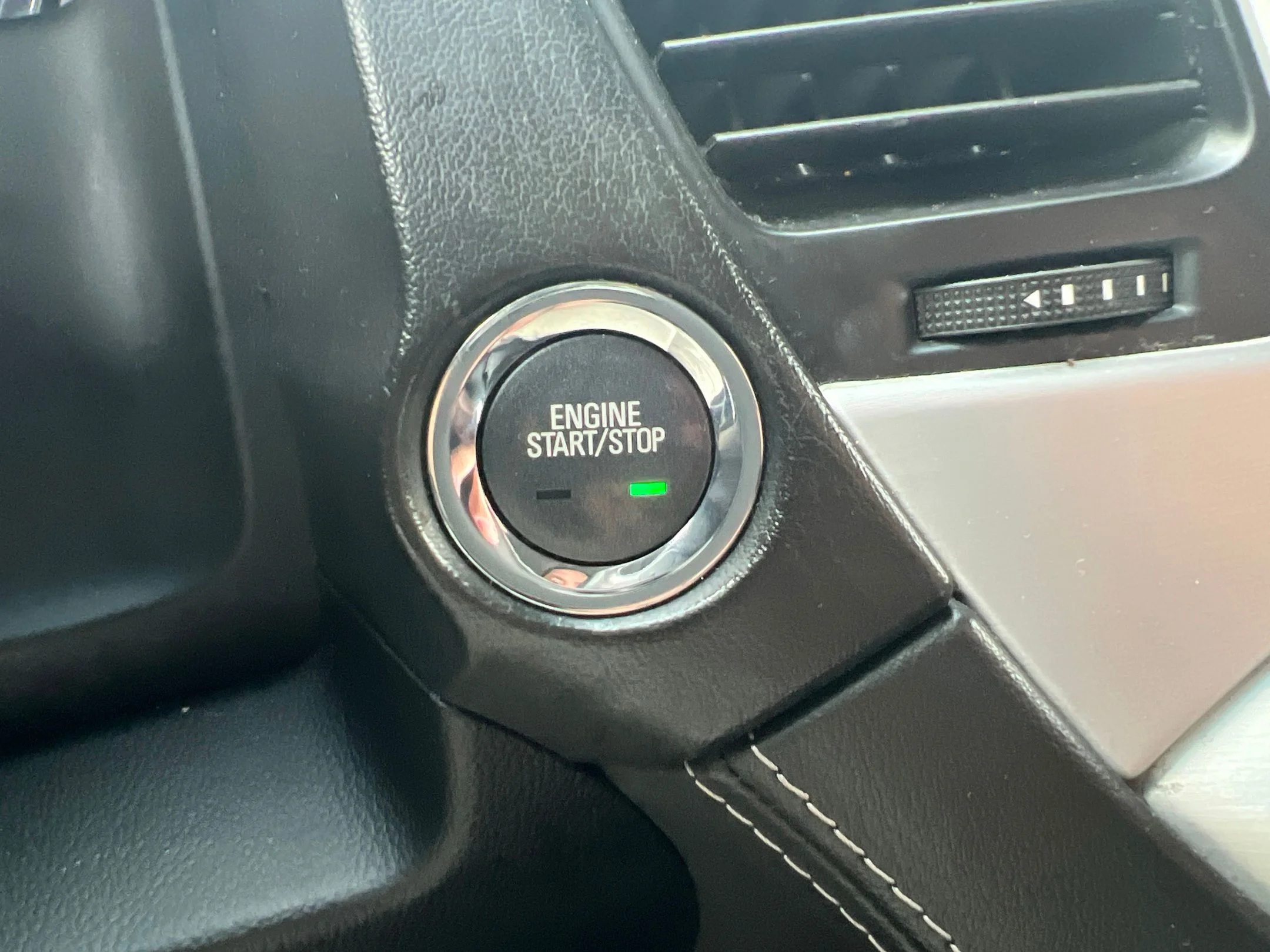 Used 2020 Black GMC SLT image 29