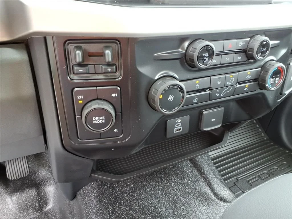 New 2026 Oxford White Ford F-450® XL image 25