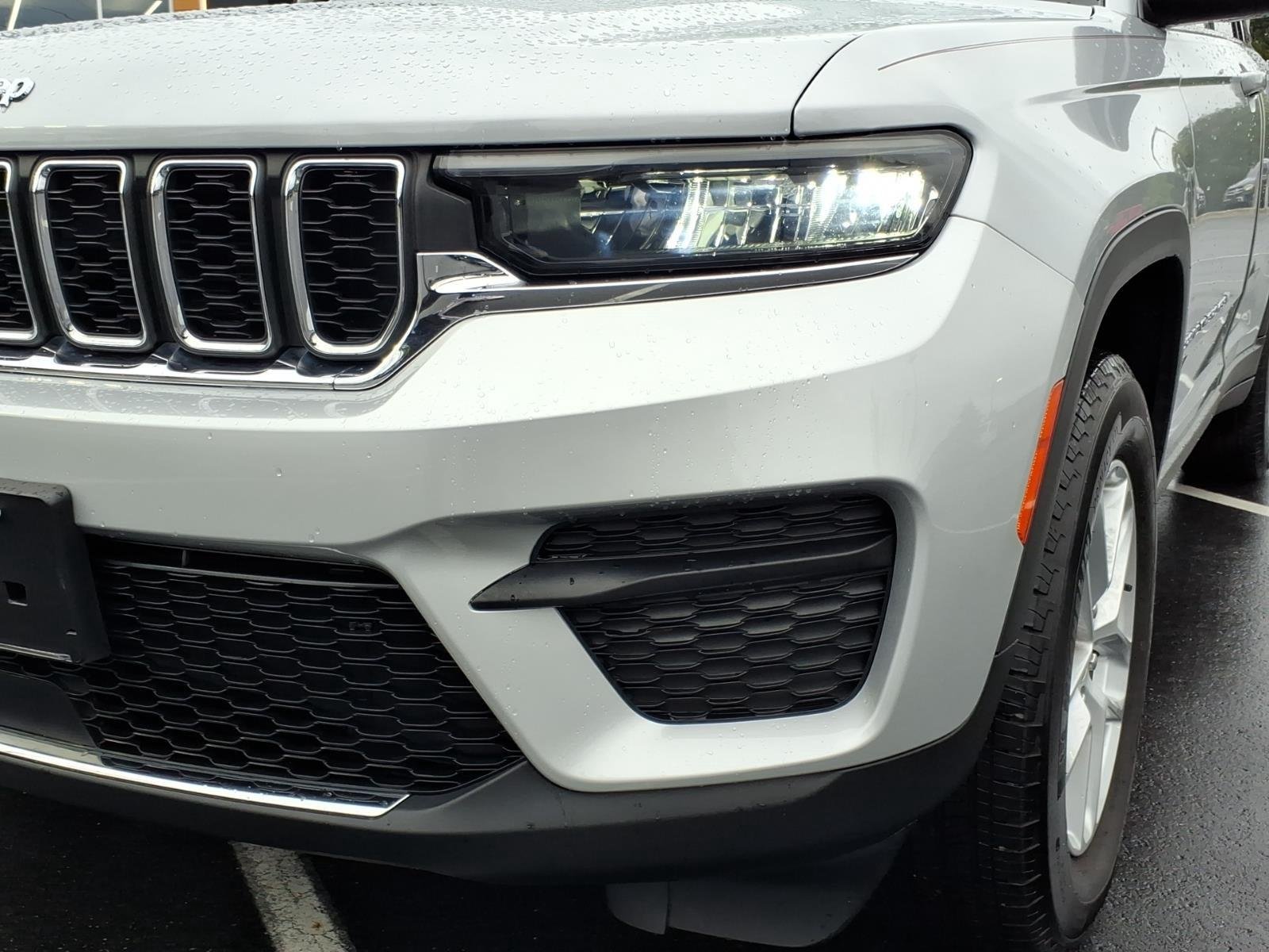 Used 2023 Silver Zynith Jeep Laredo image 14
