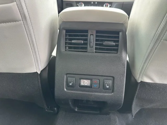 Used 2023 Black Mitsubishi SEL 2.5 S-AWC image 16