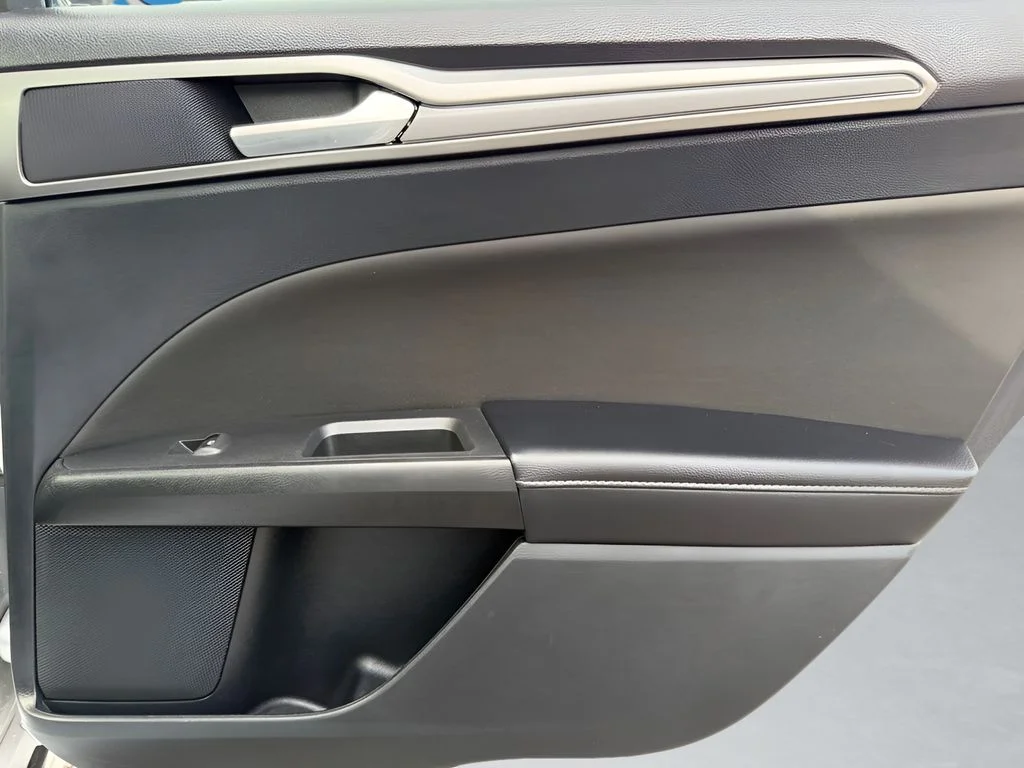 Used 2019 Silver Ford SE image 23