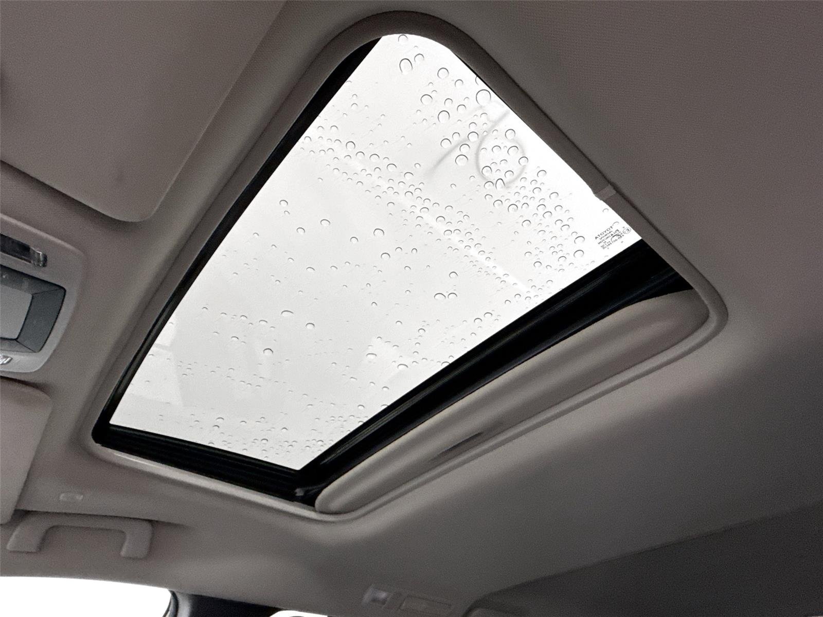 Used 2025 Wind Chill Pearl Toyota XLE 8-Passenger image 6