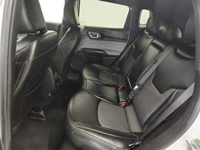 Used 2024 White Jeep Latitude image 30