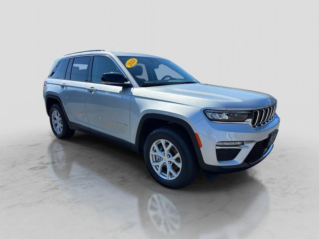 Used 2024 Silver Jeep Limited image 9