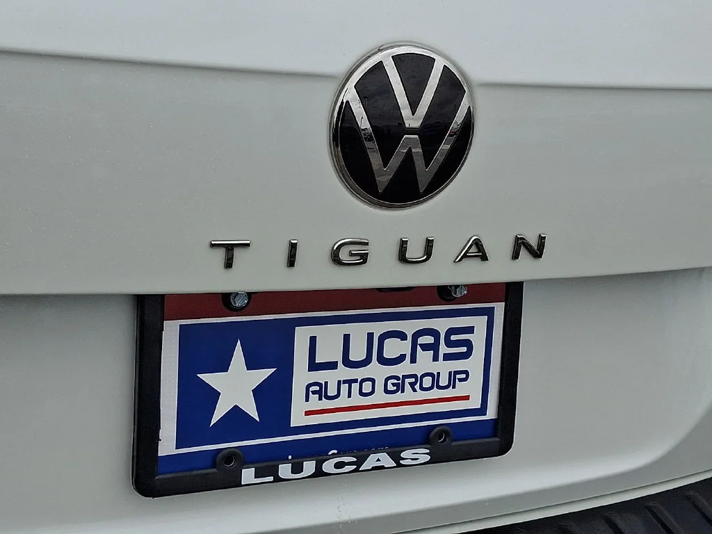 Used 2023  Volkswagen SE R-Line Black image 32