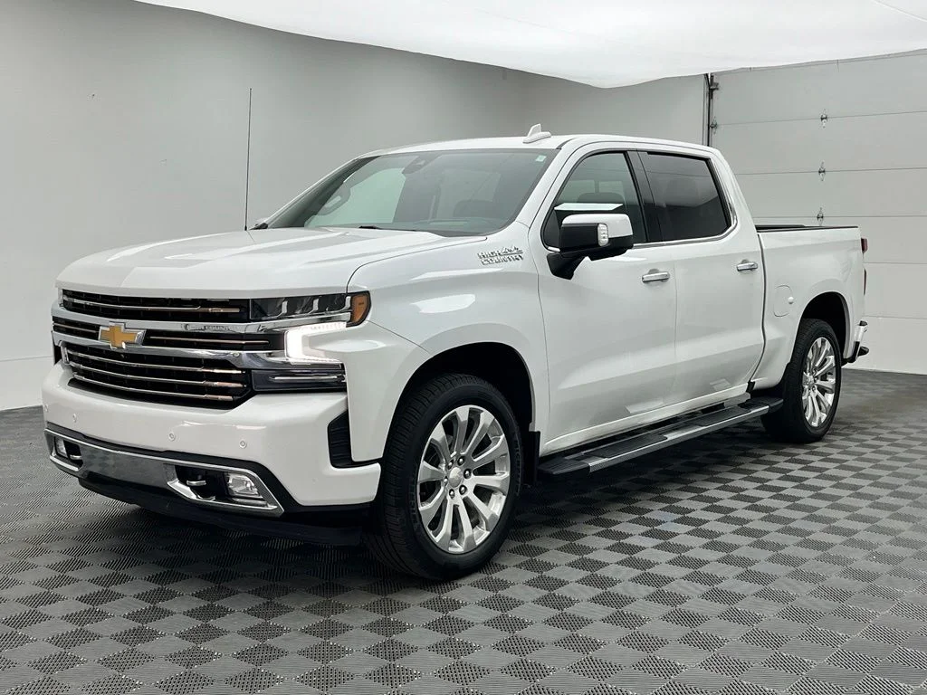 Used 2022 Beige Chevrolet High Country image 2