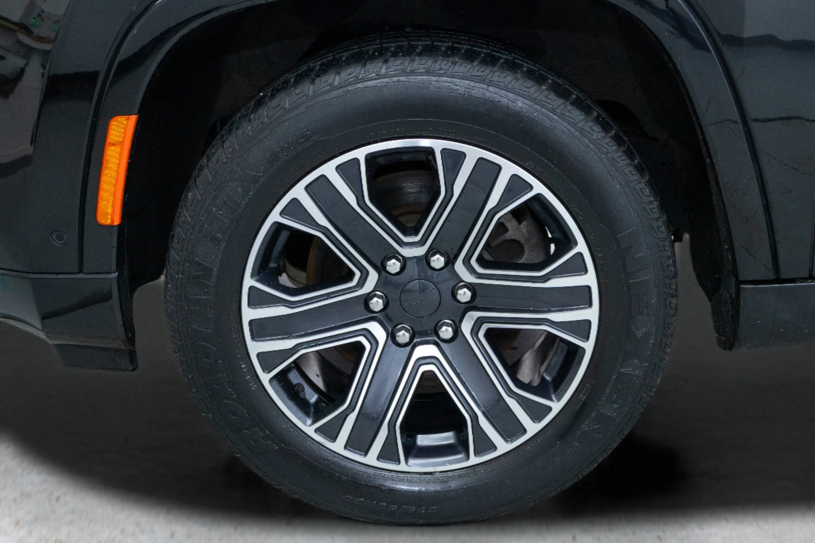 Used 2023 Diamond Black Crystal Pearlcoat Jeep Series II image 10