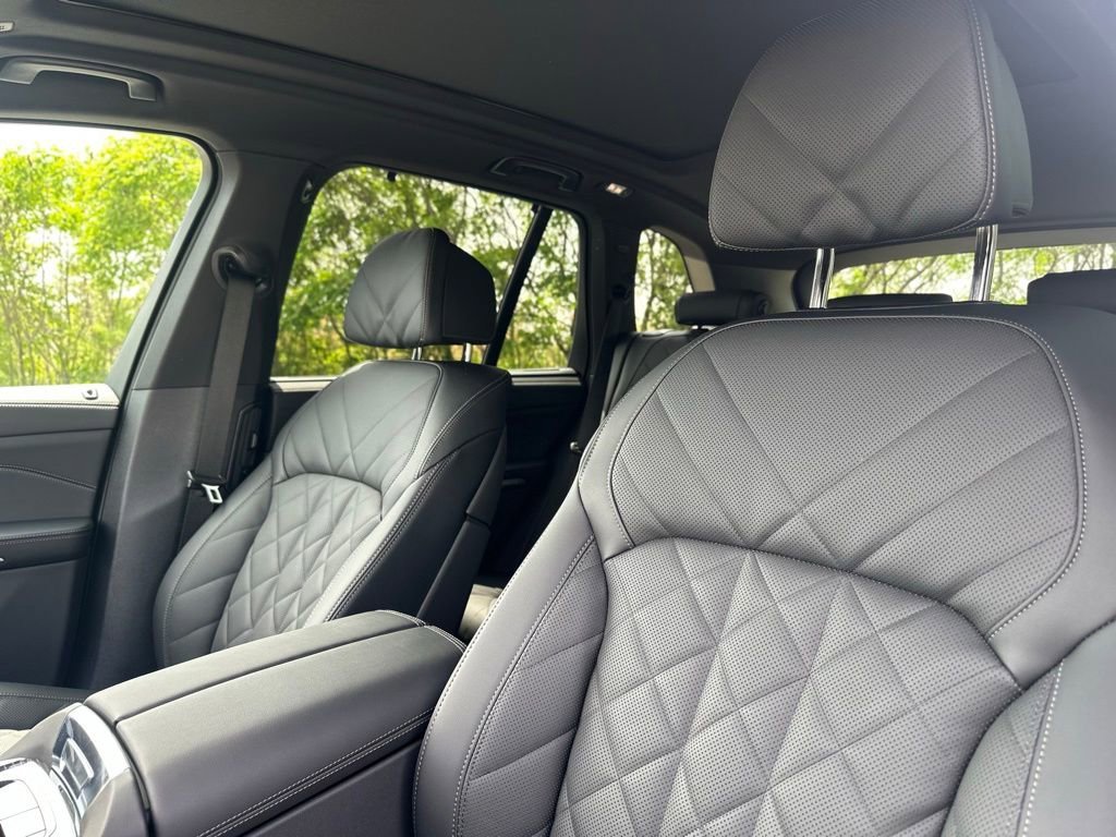 New 2026 Manhattan Green Metallic BMW xDrive40i image 15