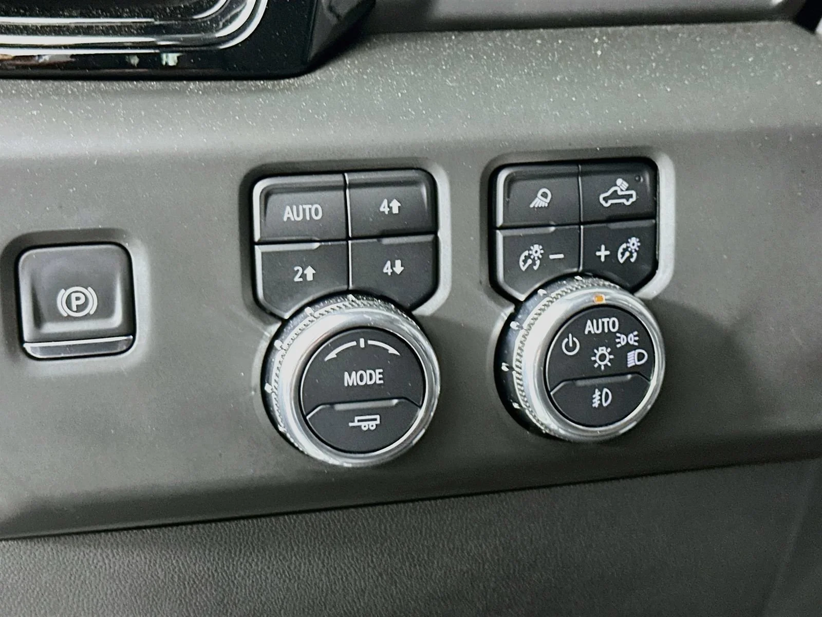 Used 2025 Summit White GMC AT4 image 11